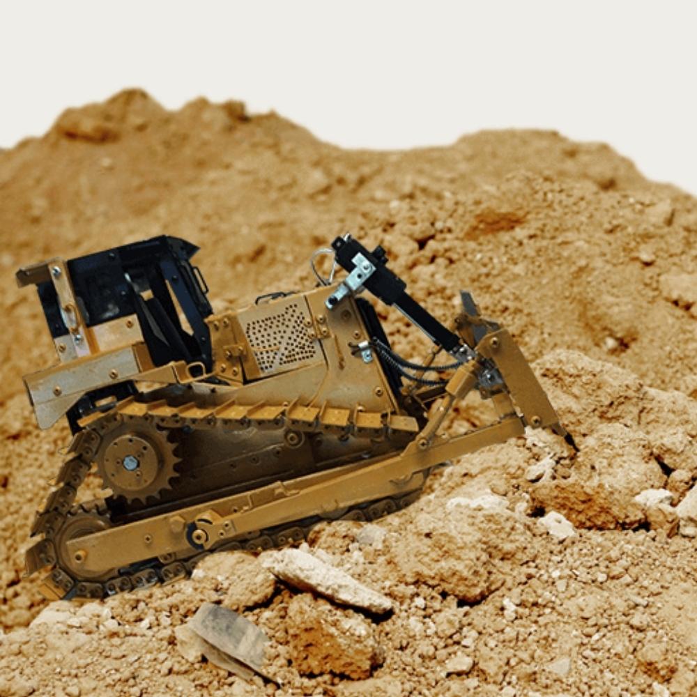 12:1 Scale Caterpillar tractor Using Micro Linear Actuators